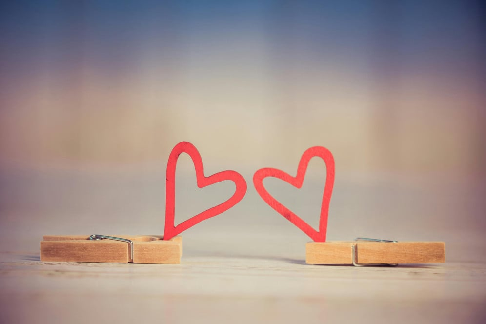 Simpatia com papeis para escolher um amor