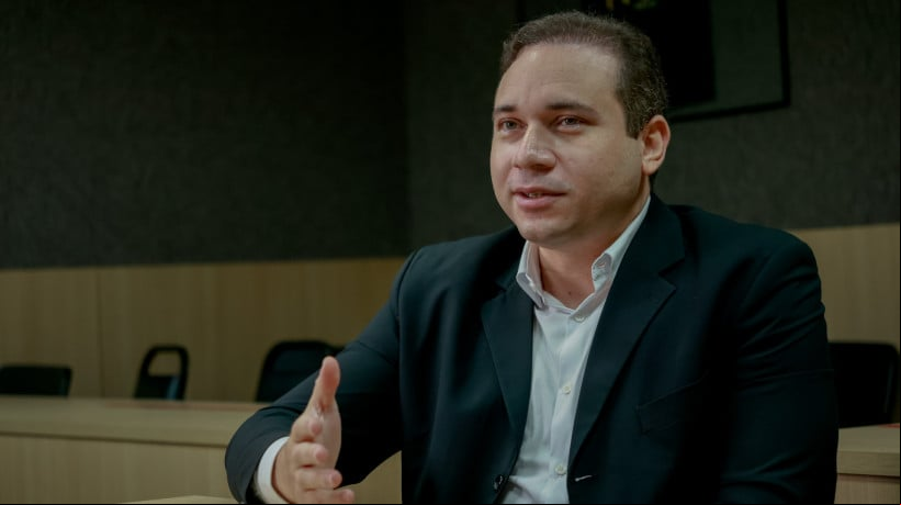 FORTALEZA, CEARÁ, BRASIL- 02.04.2025: Haroldo Martins, CEO do Ceará. Entrevista para as Páginas Azuis com o CEO de futebol do Ceará, entrevistado por Lucas Mota e João Pedro Oliveira. (Foto: Aurélio Alves/Jornal O POVO)