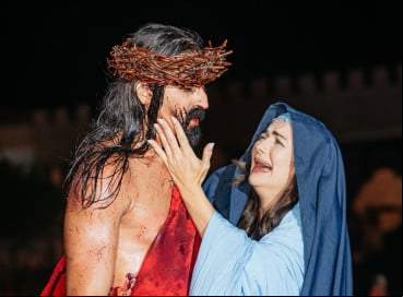 A encenação da Paixão de Cristo é realizada na vila Quixaba há 25 anos 