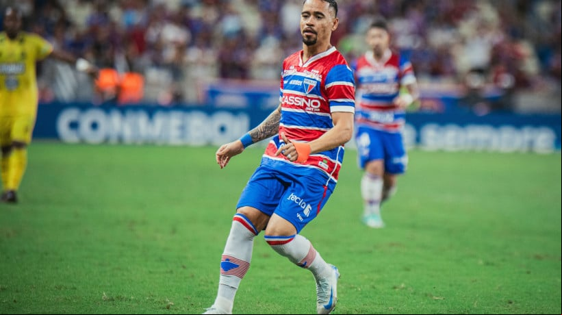 Atacante Yago Pikachu no jogo Fortaleza x Bucaramanga, no Castelão, pela Copa Libertadores 2025 
